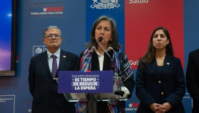 Fenats criticó aumento de sueldo en un 20 por ciento para seremis de salud en medio de recortes a la red hospitalaria