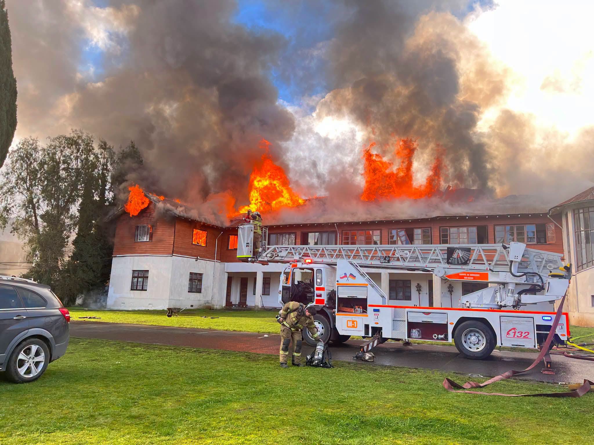 Delegado Rehbein lamentó daños en histórico edificio del Regimiento Arauco tras incendio en Osorno