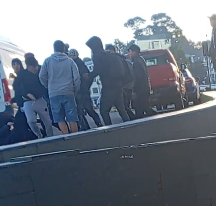 Violento incidente protagonizado por jóvenes dejó un lesionado en Puerto Montt