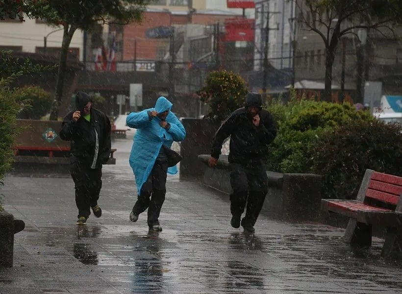 Alertan por intensas precipitaciones que se pronostican para las próximas horas en Los Lagos