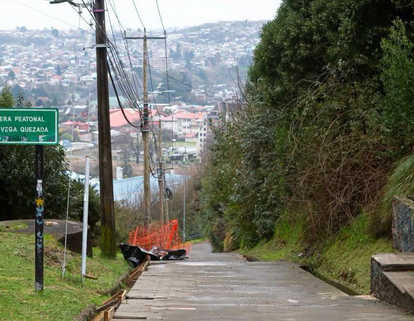 Municipio de Puerto Montt reforzará seguridad en escalera Paola Vega ex cuesta Manuel Montt