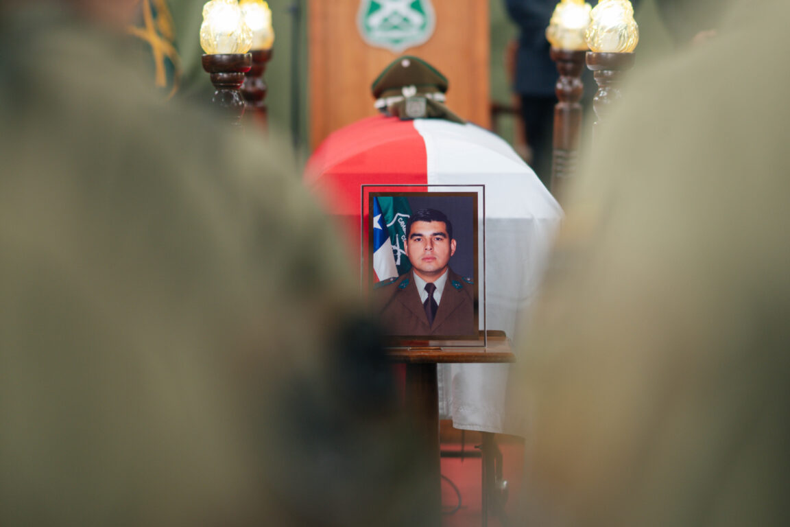 Diversos homenajes tras el arribo del féretro recibió el suboficial mayor Cosme en su despedida de la zona