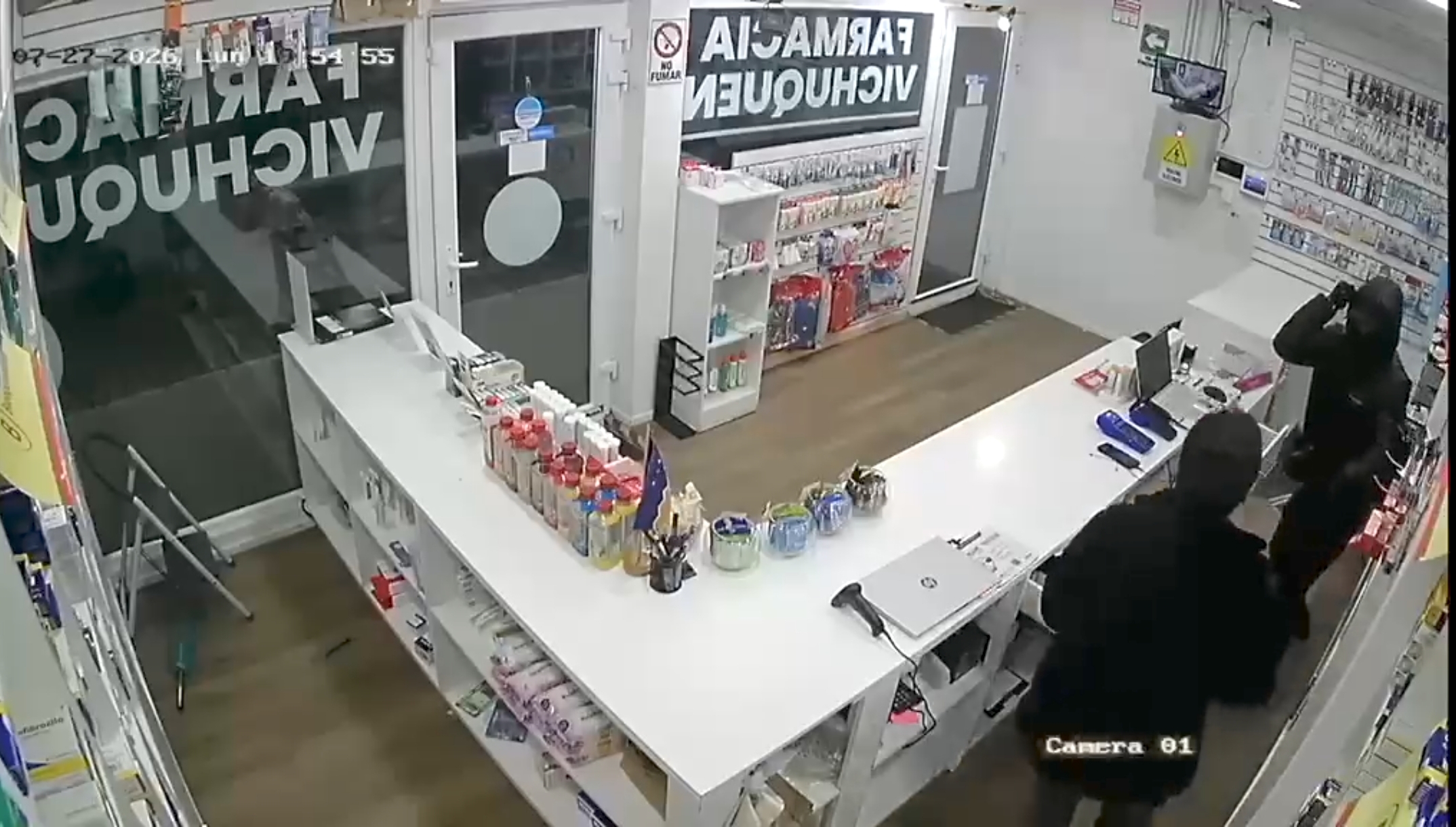 Delincuente intimidó con un cuchillo a propietario de la farmacia Vichuquén en Frutillar
