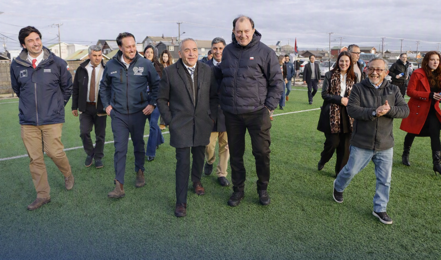 Ministro de vivienda anunció nuevo programa «tu cancha» para construir 22 recintos deportivos en el país en su visita a Puerto Montt