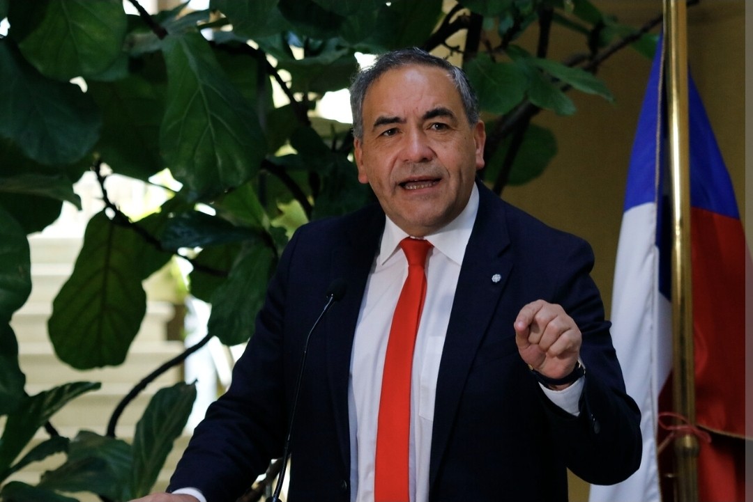 Mujer descartó haber sido víctima de agresiones y pidió respeto por malas interpretaciones en caso de senador Espinoza