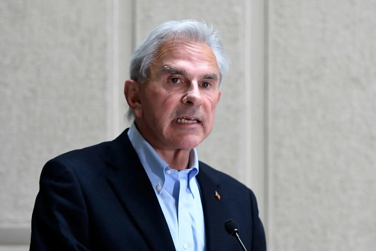 Vicepresidente del Senado, Iván Moreira, cuestionó proyecto que busca declarar feriado el 17 de septiembre