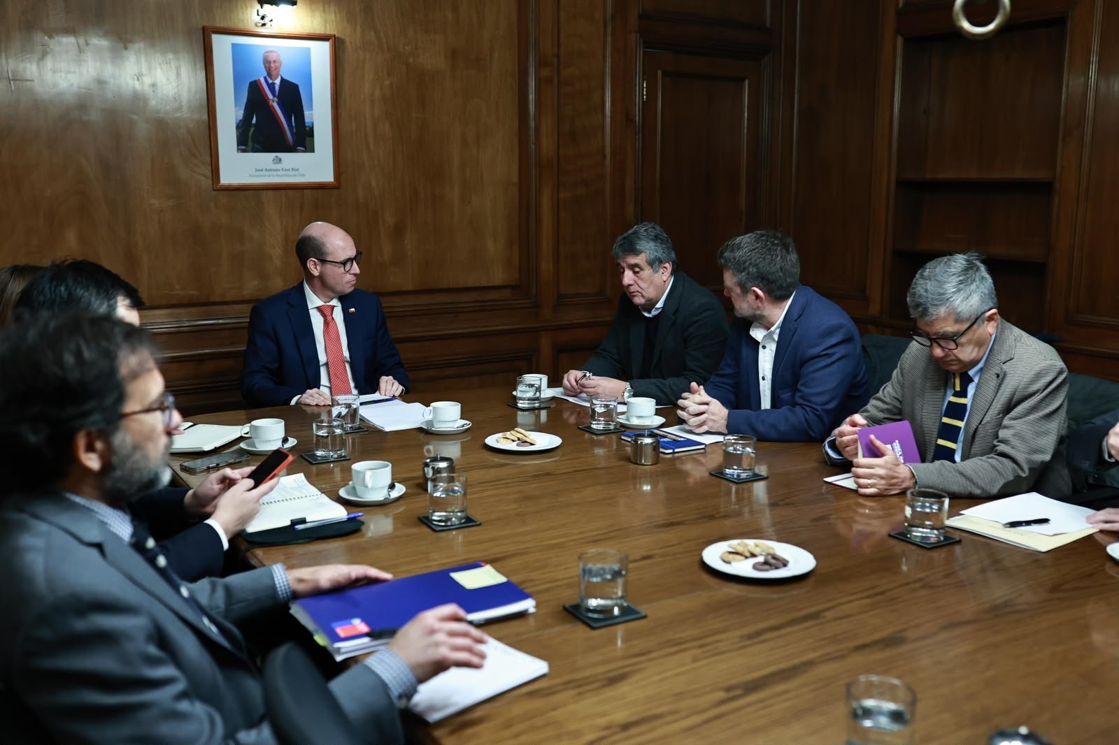 Gobernador Santana pidió avanzar en proyecto que crea divisiones de Prevención del Delito en los GORE