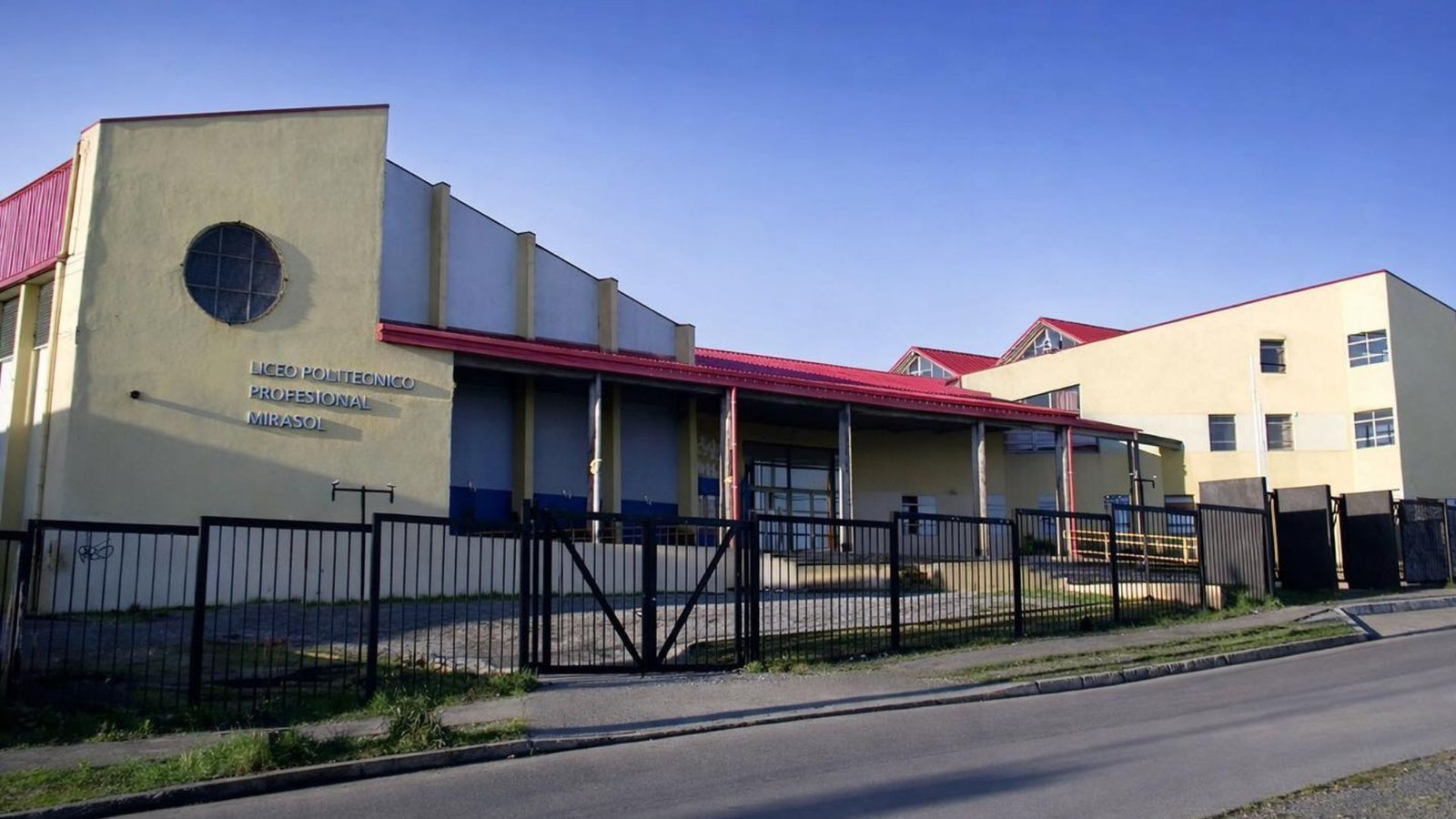Liceo Politécnico Mirasol suspendió clases este viernes tras graves hechos de violencia