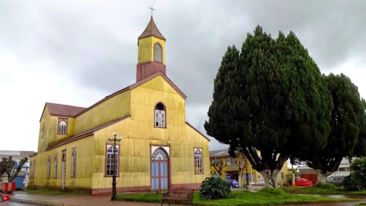 Encontraron restos óseos y monedas históricas durante obras en iglesia de Maullín