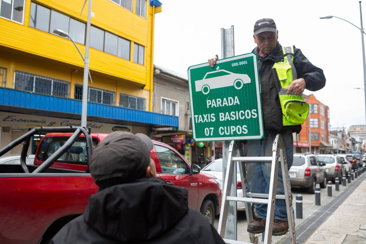 Municipio de Puerto Montt habilitó paradero de taxis en calle Varas
