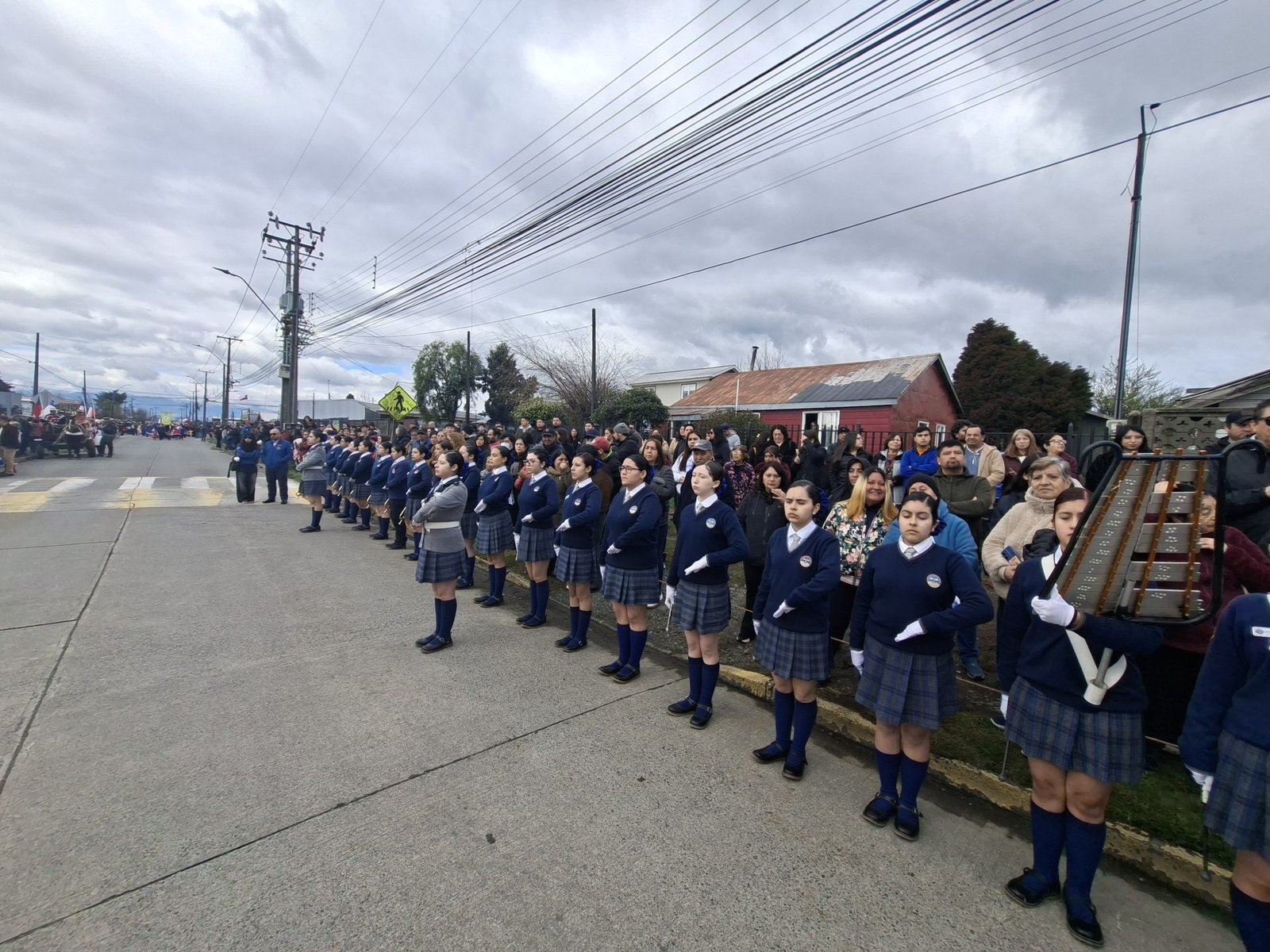 Alerce se viste de patria: cerca de 60 organizaciones participan en tradicional desfile cívico