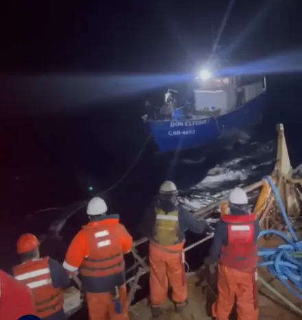 Ubicaron a cinco tripulantes tras quedar a la deriva en aguas de Chiloé