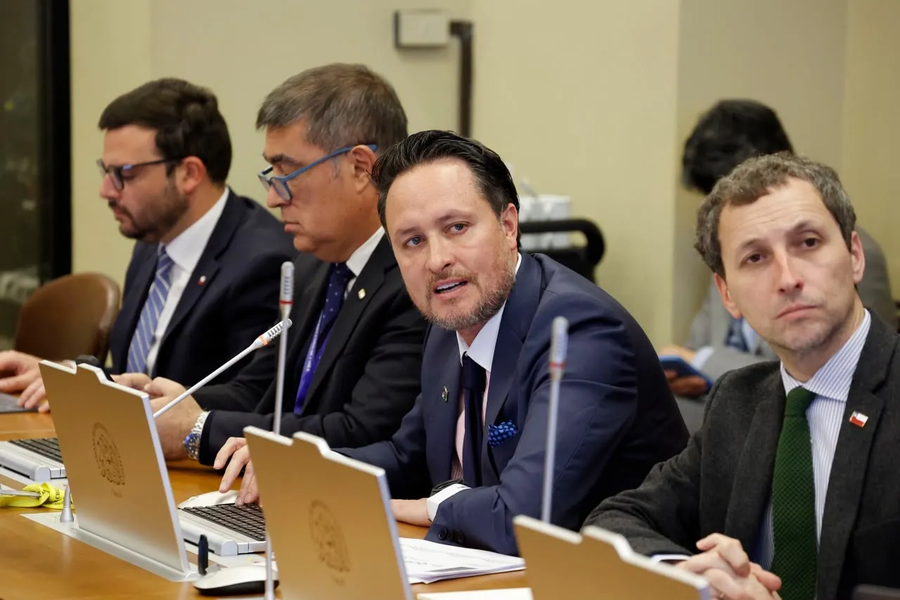 DIPUTADOS PROPONEN LLEVAR A TODO CHILE EL MODELO “EL QUE RAYA, PAGA”